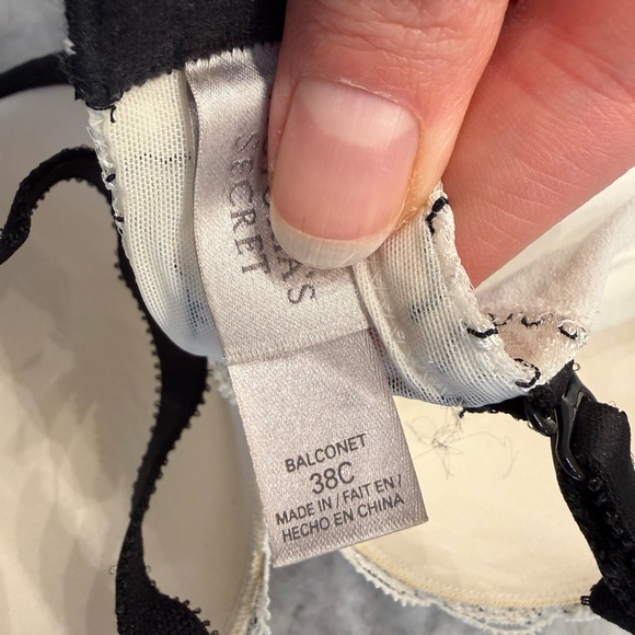 Victoria's Secret Black and White Balconet Lace Bra 38C - Picture 3 of 6